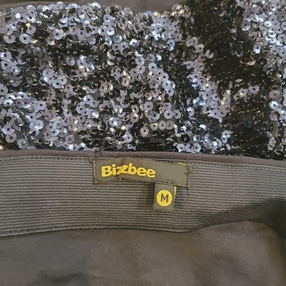 Bizbee Skirt, Size M - Picture 2 of 4